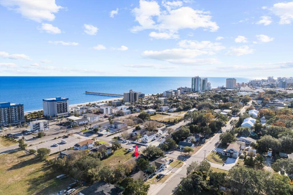 Gorgeous Centrally Located Ocean View 2 King, Huge Private Yard & Deck, Firepit, Bbq, & Game Tables 미를 비치 외부 사진