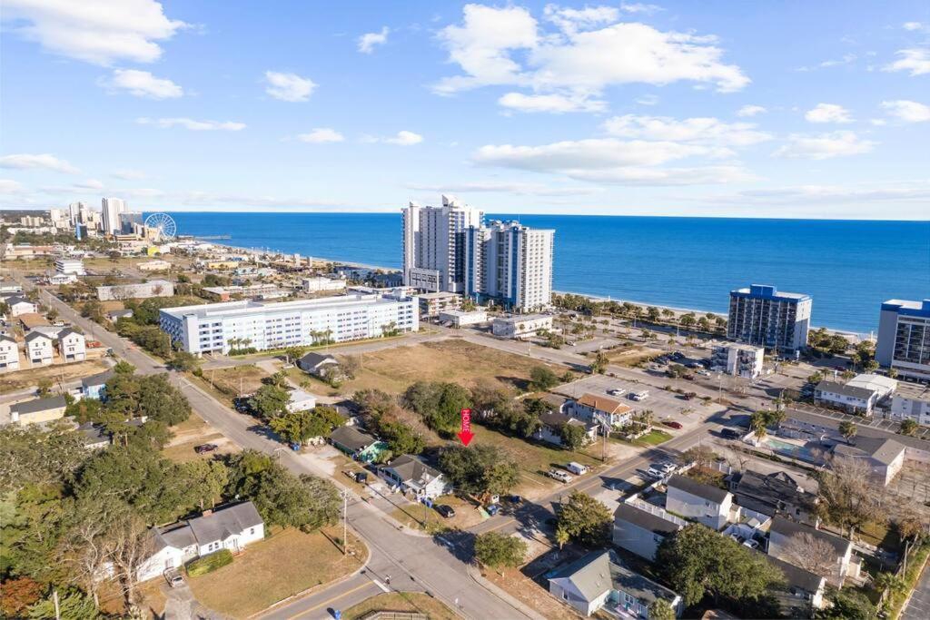 Gorgeous Centrally Located Ocean View 2 King, Huge Private Yard & Deck, Firepit, Bbq, & Game Tables 미를 비치 외부 사진