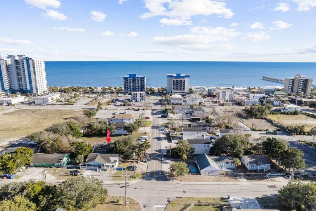 Gorgeous Centrally Located Ocean View 2 King, Huge Private Yard & Deck, Firepit, Bbq, & Game Tables 미를 비치 외부 사진