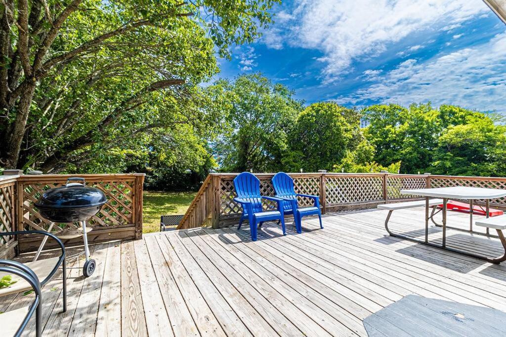Gorgeous Centrally Located Ocean View 2 King, Huge Private Yard & Deck, Firepit, Bbq, & Game Tables 미를 비치 외부 사진