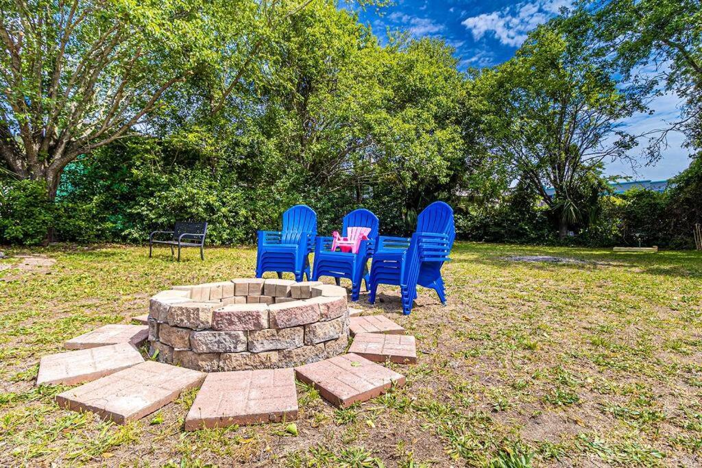Gorgeous Centrally Located Ocean View 2 King, Huge Private Yard & Deck, Firepit, Bbq, & Game Tables 미를 비치 외부 사진