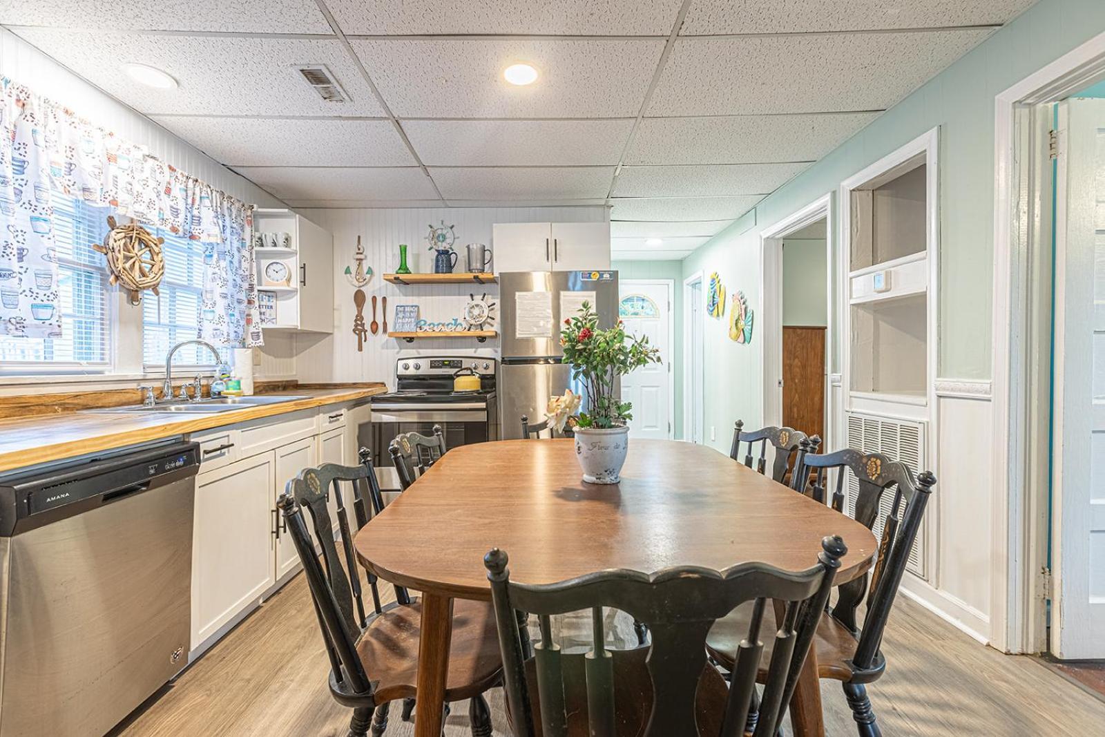 Gorgeous Centrally Located Ocean View 2 King, Huge Private Yard & Deck, Firepit, Bbq, & Game Tables 미를 비치 외부 사진