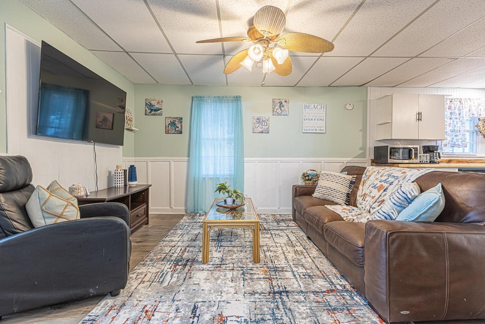 Gorgeous Centrally Located Ocean View 2 King, Huge Private Yard & Deck, Firepit, Bbq, & Game Tables 미를 비치 외부 사진