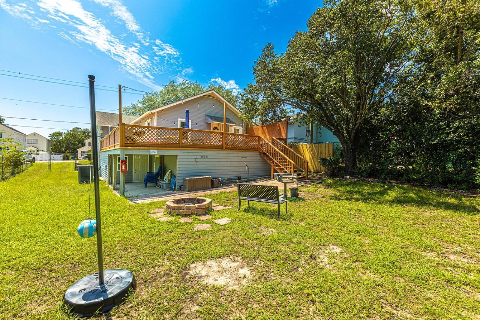 Gorgeous Centrally Located Ocean View 2 King, Huge Private Yard & Deck, Firepit, Bbq, & Game Tables 미를 비치 외부 사진