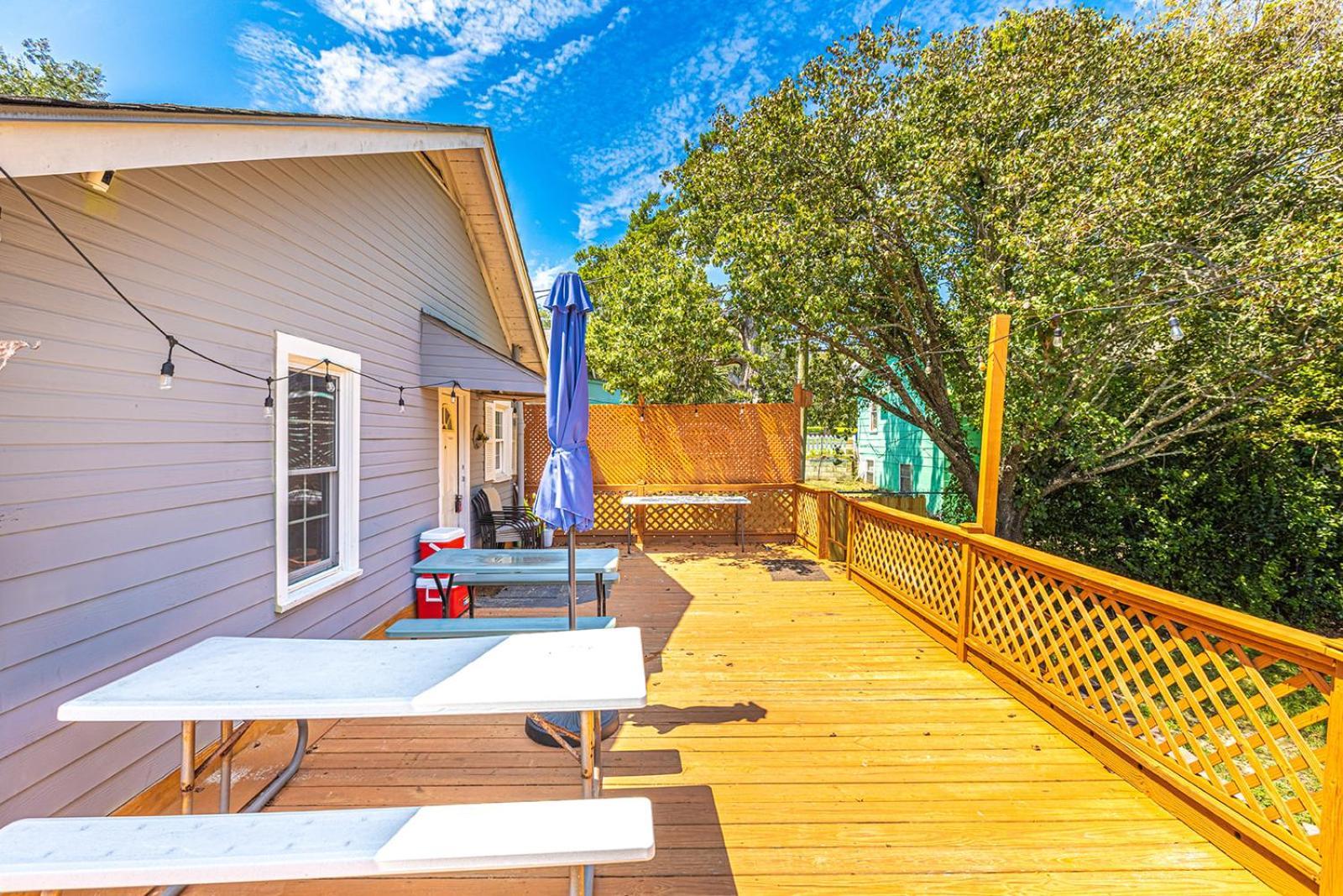 Gorgeous Centrally Located Ocean View 2 King, Huge Private Yard & Deck, Firepit, Bbq, & Game Tables 미를 비치 외부 사진
