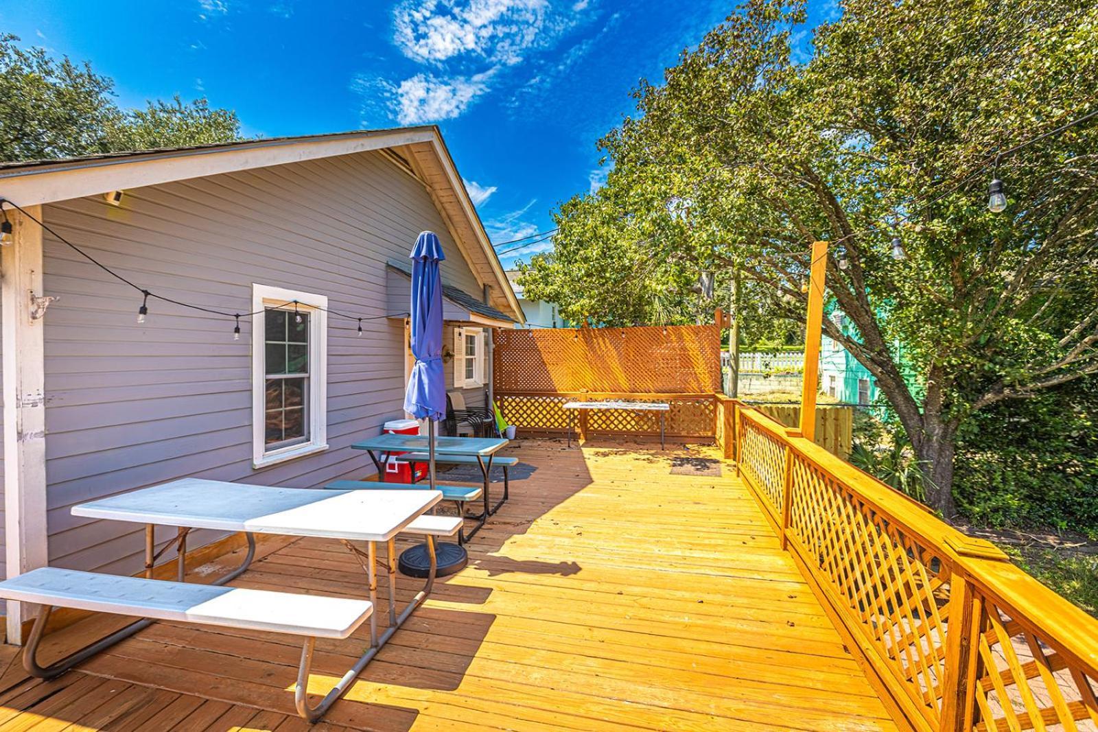 Gorgeous Centrally Located Ocean View 2 King, Huge Private Yard & Deck, Firepit, Bbq, & Game Tables 미를 비치 외부 사진